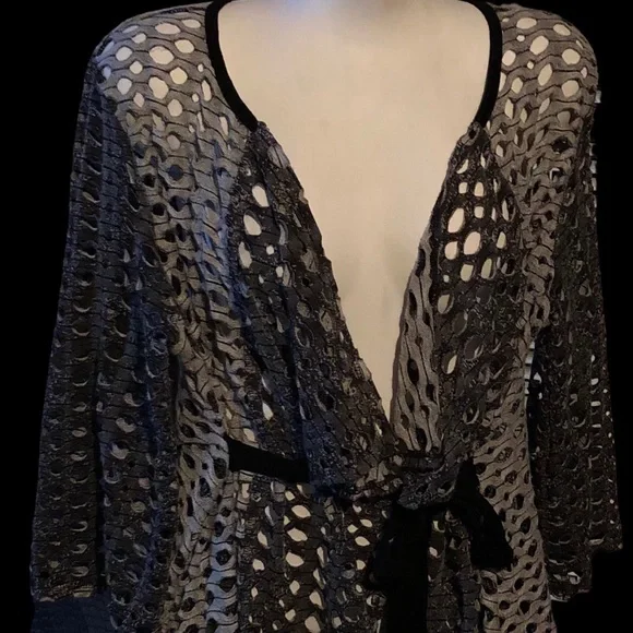 Lily by Firmiania Babydoll style top that ties🌸 - Picture 5 of 8